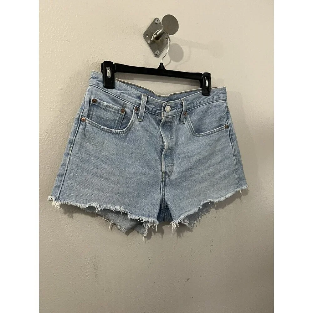 501 Levi’s Cut Off Denim Shorts Light Wash Size 30